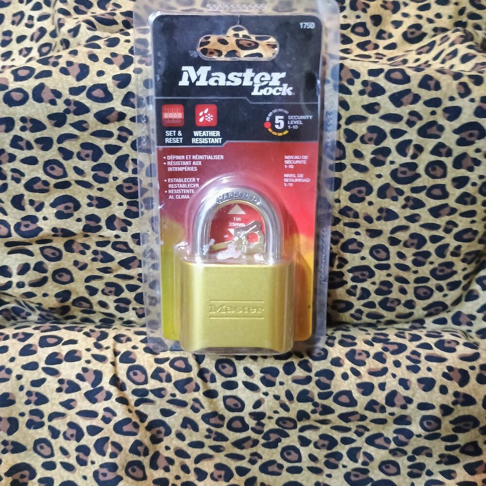 Master Lock 1740 New four combination lock with key to change combination